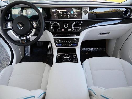 2026 Rolls-Royce Spectre 