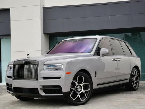 Tempest Gray 2024 Rolls-Royce Cullinan Black Badge