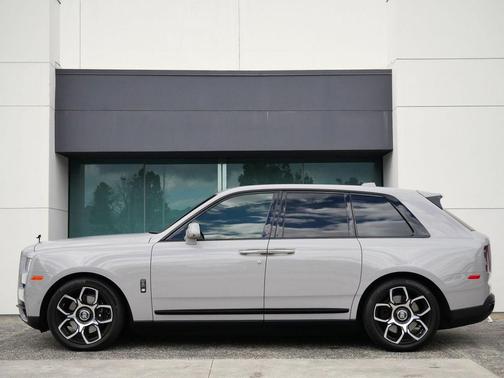 Tempest Gray 2024 Rolls-Royce Cullinan Black Badge