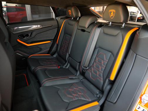 Arancio Egon Metallic 2025 Lamborghini Urus SE