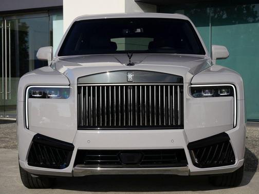 Tempest Gray 2026 Rolls-Royce Cullinan Black Badge