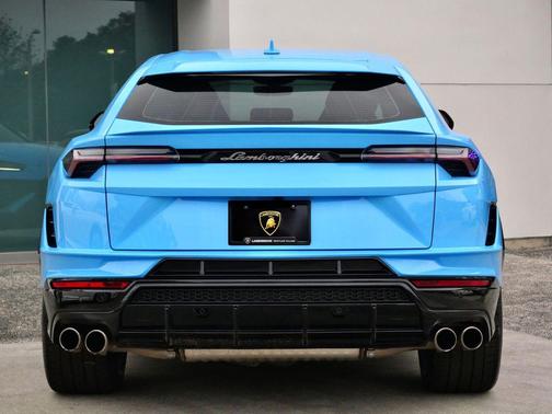 Blu Cepheus 2024 Lamborghini Urus S