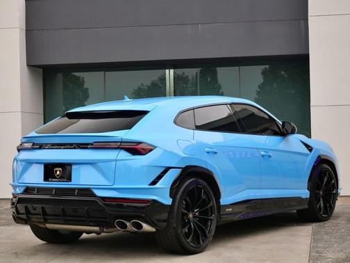 Blu Cepheus 2024 Lamborghini Urus S