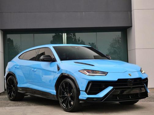 Blu Cepheus 2024 Lamborghini Urus S