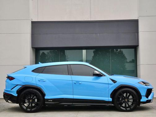 Blu Cepheus 2024 Lamborghini Urus S