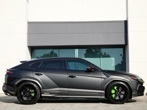 2023 Lamborghini Urus Performante
