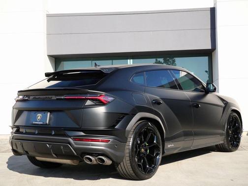 2023 Lamborghini Urus Performante