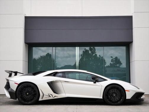 2017 Lamborghini Aventador LP740-4S