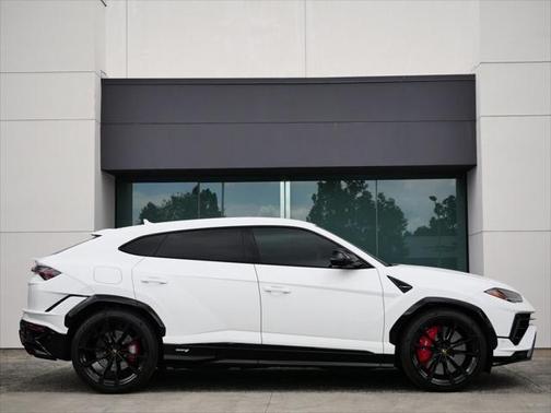 2024 Lamborghini Urus S
