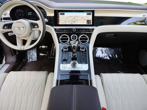 Havana 2026 Bentley Continental GT Base