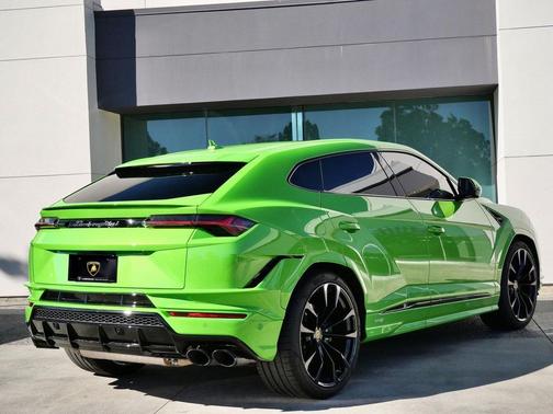 2023 Lamborghini Urus S