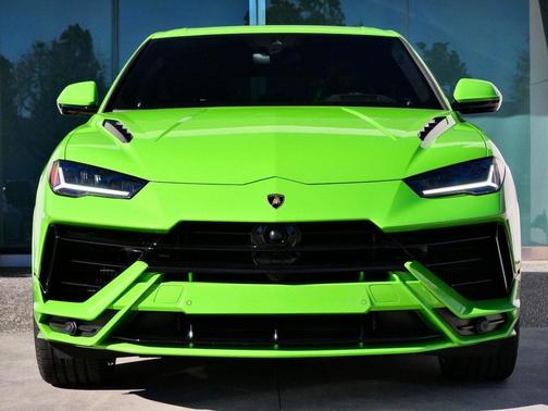 2023 Lamborghini Urus S