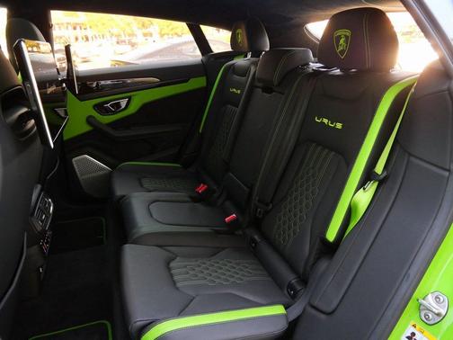 2023 Lamborghini Urus S