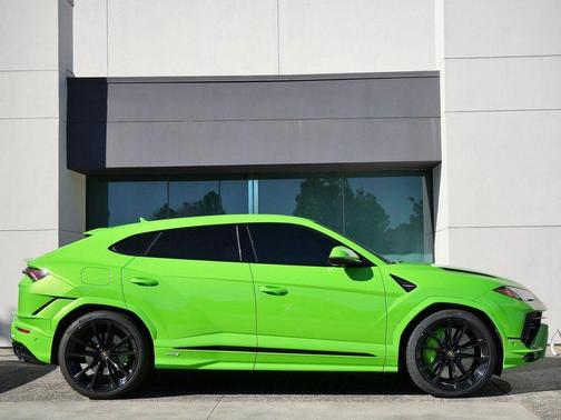 2023 Lamborghini Urus S