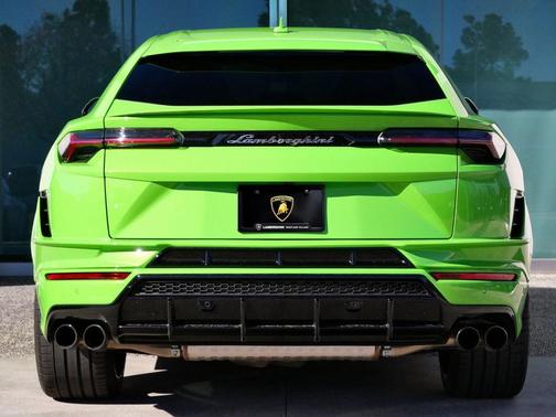 2023 Lamborghini Urus S