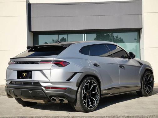 2024 Lamborghini Urus Performante