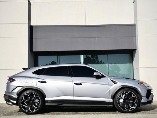 2024 Lamborghini Urus Performante