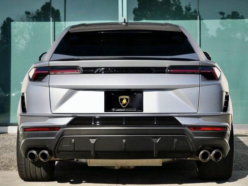 2024 Lamborghini Urus Performante