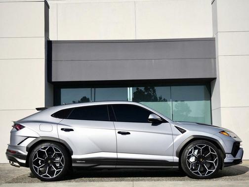 2024 Lamborghini Urus Performante