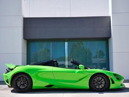 Mantis Green 2026 McLaren 750S Spider