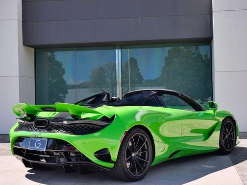 Mantis Green 2026 McLaren 750S Spider