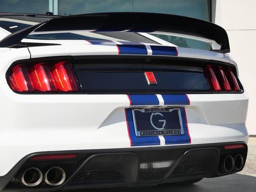 2018 Ford Shelby GT350R Base