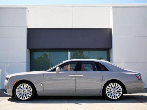 2025 Rolls-Royce Ghost 