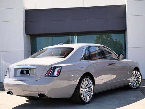 2025 Rolls-Royce Ghost 