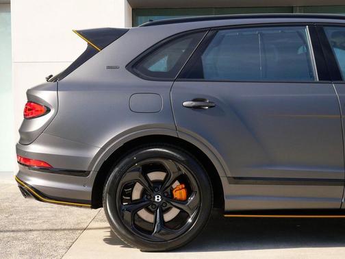 2025 Bentley Bentayga S Black Edition