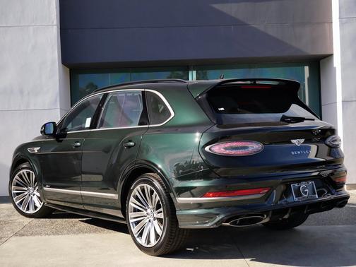 Midnight Emerald 2026 Bentley Bentayga Base