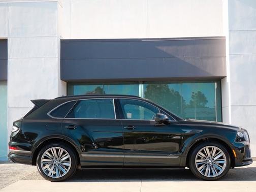 Midnight Emerald 2026 Bentley Bentayga Base