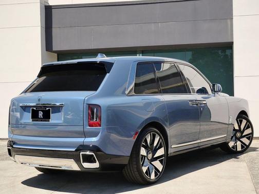 Wittering Blue 2027 Rolls-Royce Cullinan