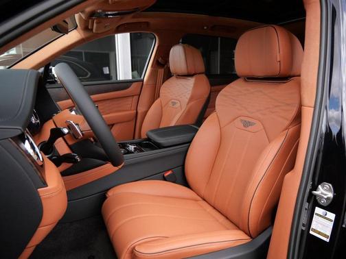 2025 Bentley Bentayga Atelier