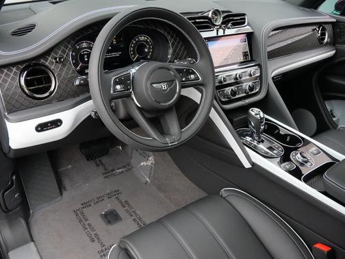 2025 Bentley Bentayga S Black Edition