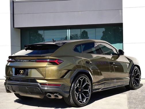 2024 Lamborghini Urus Performante