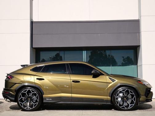 2024 Lamborghini Urus Performante