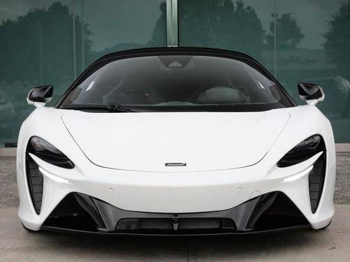 2024 McLaren Artura 