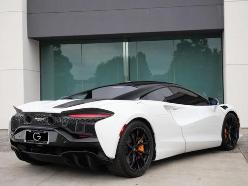 2024 McLaren Artura 