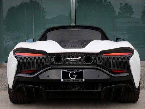 2024 McLaren Artura 