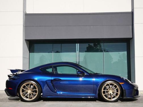 2022 Porsche 718 Cayman GT4