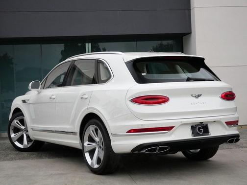2025 Bentley Bentayga V8