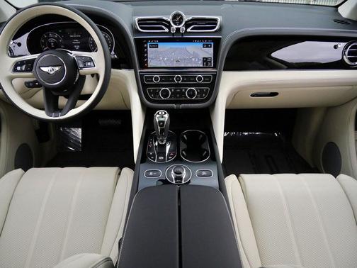 2025 Bentley Bentayga V8