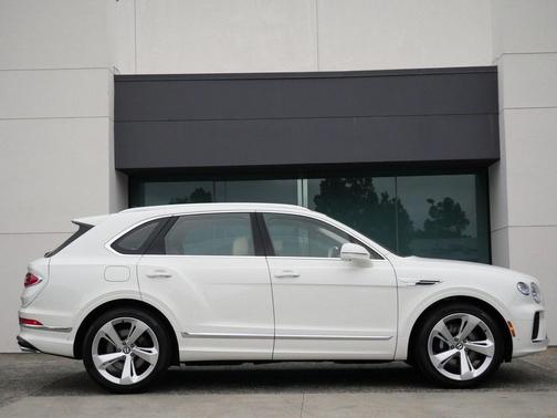 2025 Bentley Bentayga V8