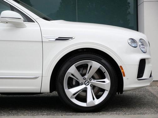 2025 Bentley Bentayga V8