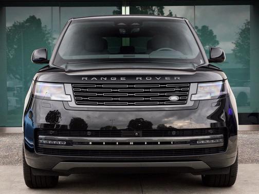 Santorini Black Metallic 2025 Land Rover Range Rover SE