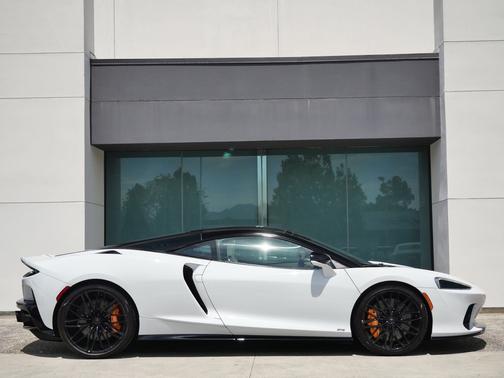Smoked White 2027 McLaren GTS