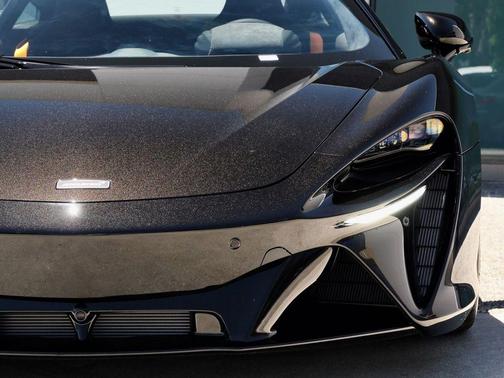 Onyx Black 2026 McLaren Artura