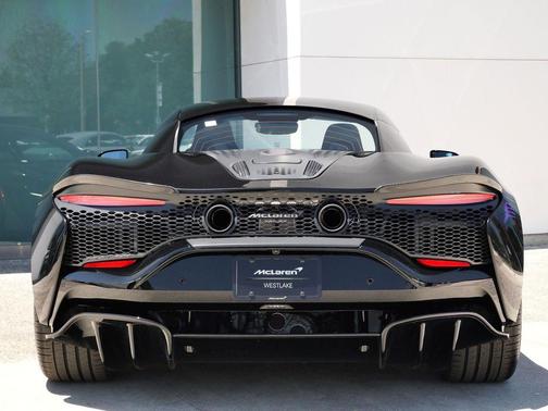Onyx Black 2026 McLaren Artura
