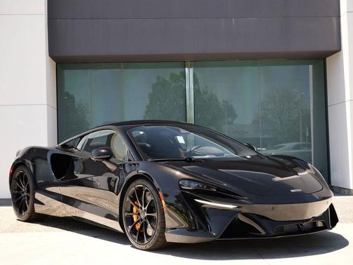 Onyx Black 2026 McLaren Artura