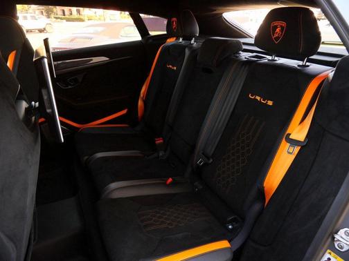 2024 Lamborghini Urus Performante